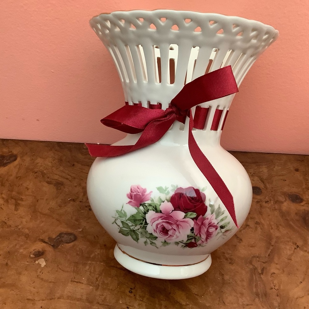 Vintage Formalities By Baum Bros 7.5  Victorian Roses Lattice Vase Ceramic